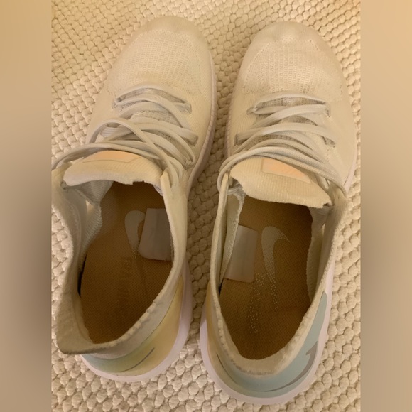 NIKE - Picture 5 of 8